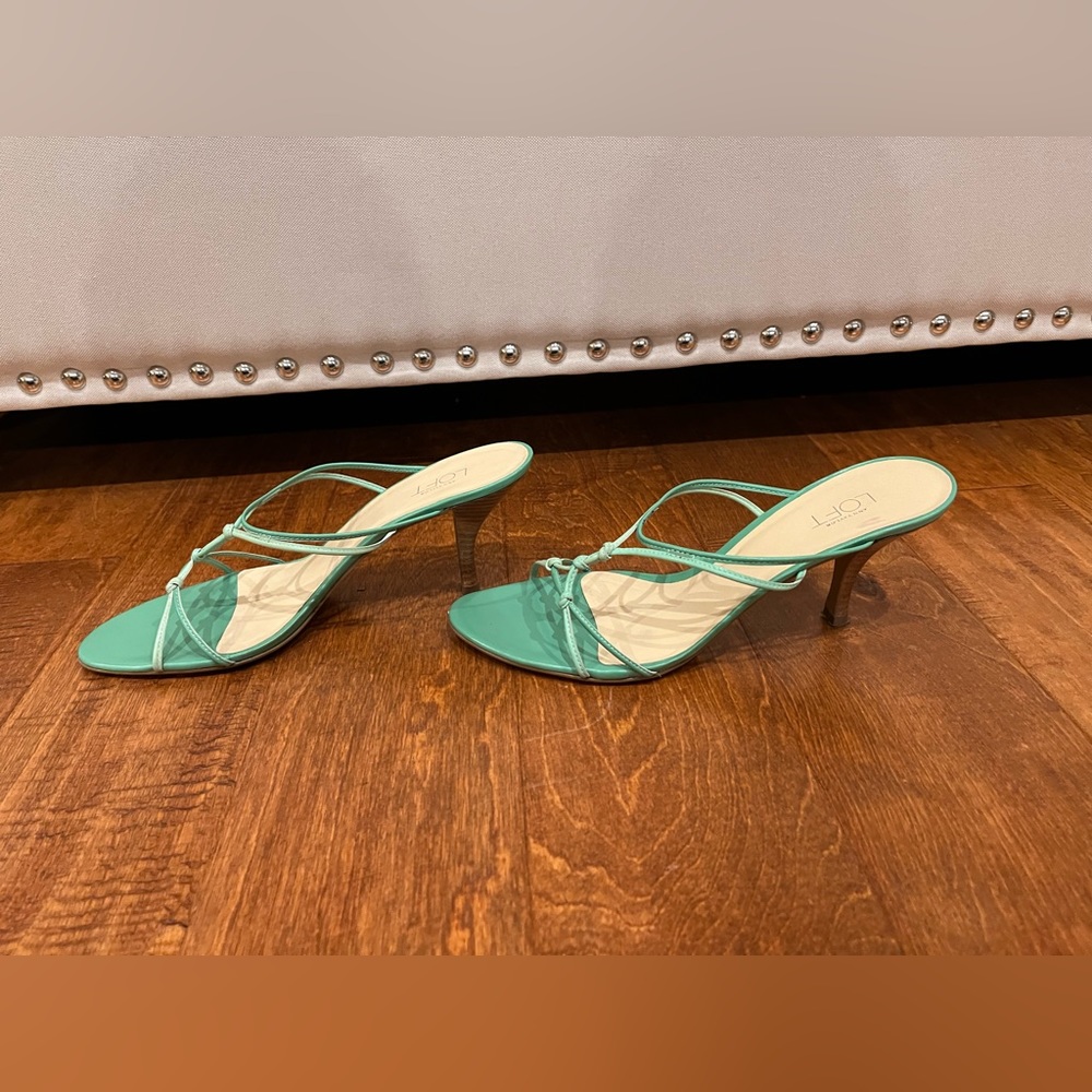 Ann Taylor Loft 2 tone green strappy sandal - Picture 3 of 7